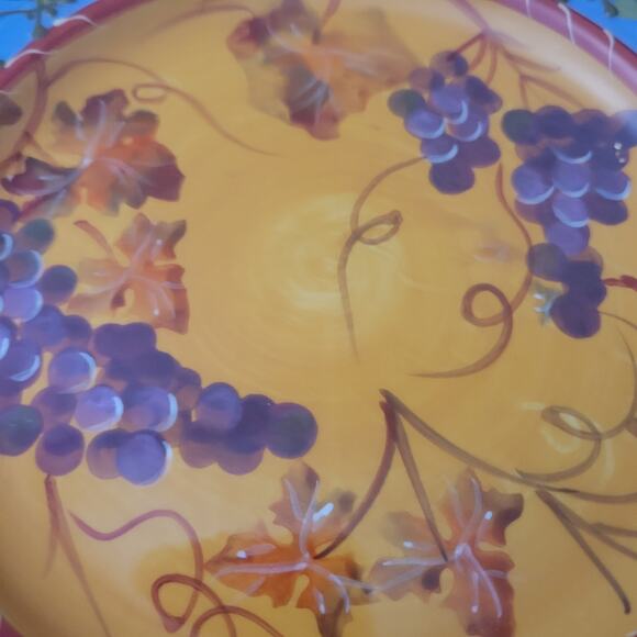 Grapes and Vines Hand Painted 8 inches in diameter Great Looking set of 2 - Picture 3 of 8